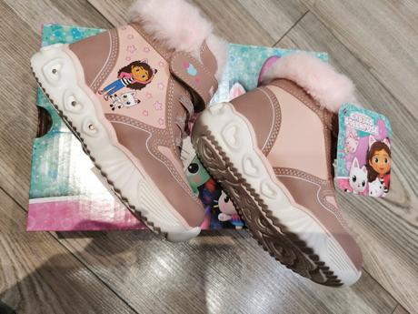 Zimne topanky, v. 22, nové, 22