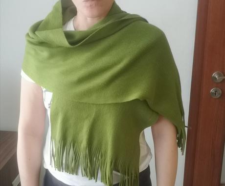 Trávovo-zelený šál, 
