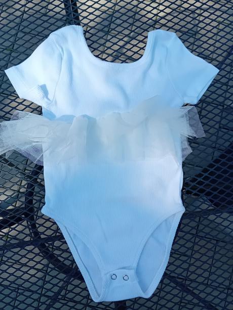 Biele body s tylovým volánom top stav, zara,74