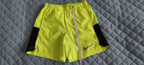 Ľahučké športové kraťasy 128-137cm, nike,128