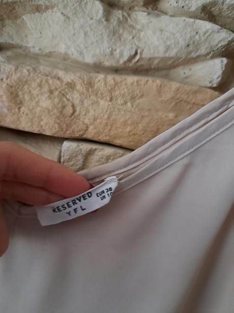 Béžový elegantný top s volánom, reserved,m