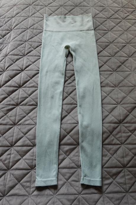 Zelenkavé legíny stradivarius, stradivarius,xs