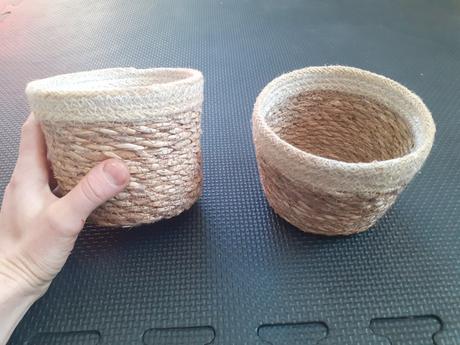 Pletené menšie kvetináče z morskej trávy, 