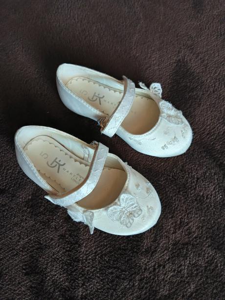 Spoločenské topánky, 22