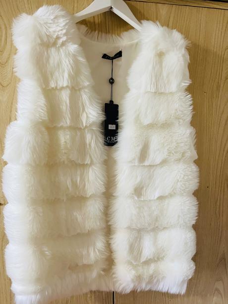 Umelá vesta biela, s