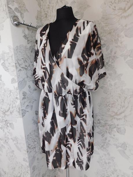 Pekne trendy elegantne šaty, atmosphere,44