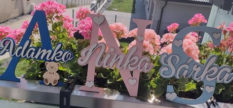 Drevene pismenka s manami, 