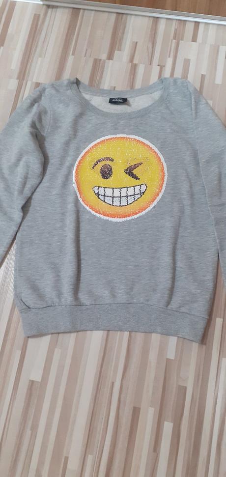 Mikina s dvojitým smajlikom, 146