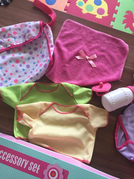 Cikajuca babika emmi s bohatym prislusenstvom,