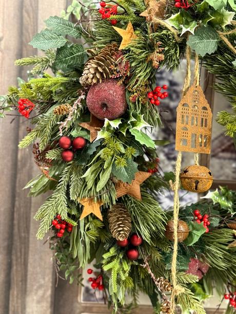 Závesný hrdzavý domček,