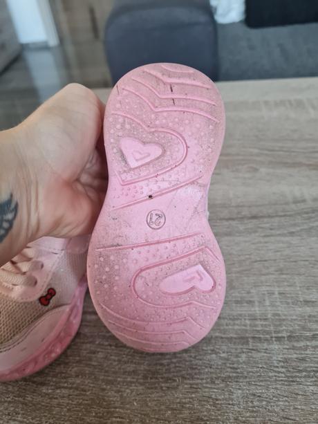 Dievcenske botasky, 22