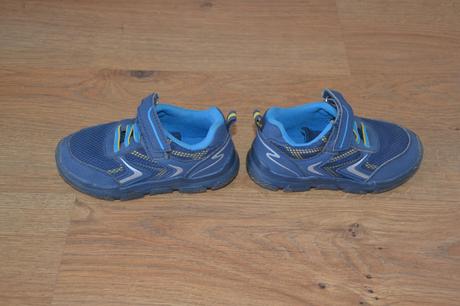 Svietiace tenisky, 26