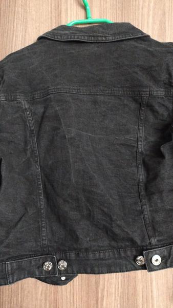 Ako zachrániť spranú čiernu riflovú bundu?