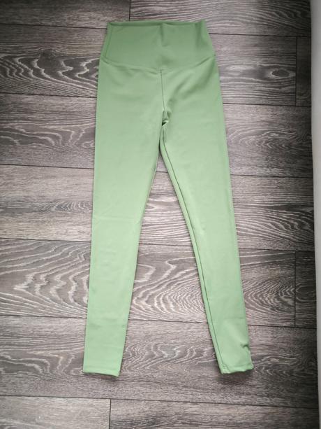 Športové legíny, s