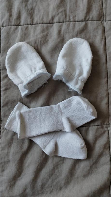 Novorodenecké rukavičky a ponožky, 50