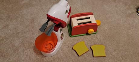 Riad do kuchynky, hriankovač a mixér, 