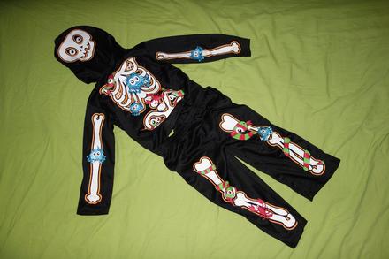 Kostymcek kostlivca od george, 