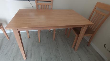 Predám stol so stolickami, 