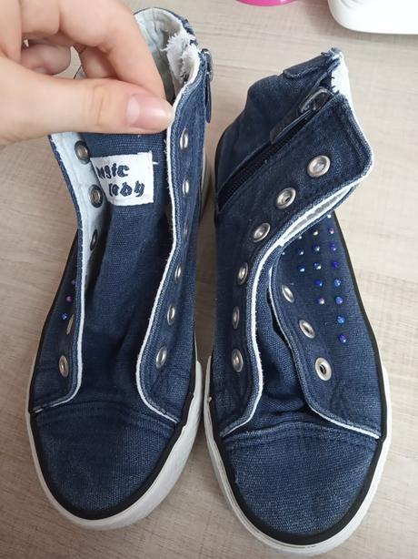 Dievčenské tenisky, 33