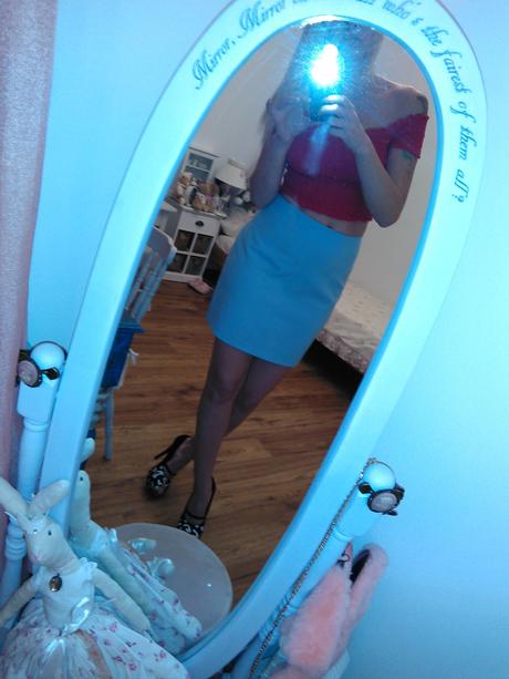 Kvalitná belasomodrá sukna, s