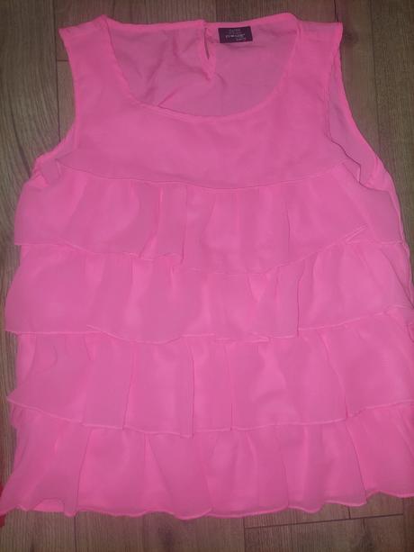 Krásne tričko s volanmi super stav, 158