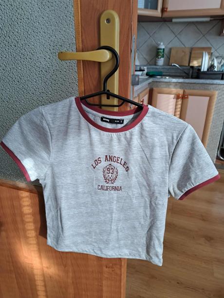 Balík aj nenosených vecí pre dievča, s