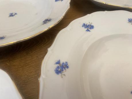 Hlboké taniere s kvetinovým vzorom, 