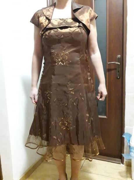 Spolocenské saty, 46