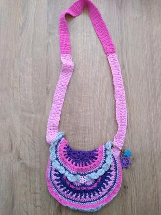 Háčkovaná kabelka,