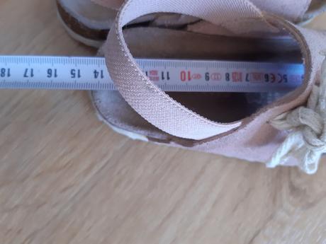 Sandalky, reserved,23