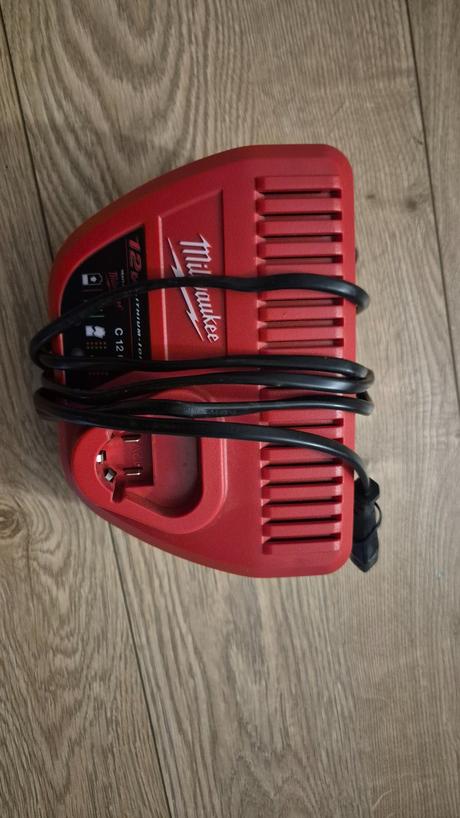 Nabíjačka na milwaukee, 