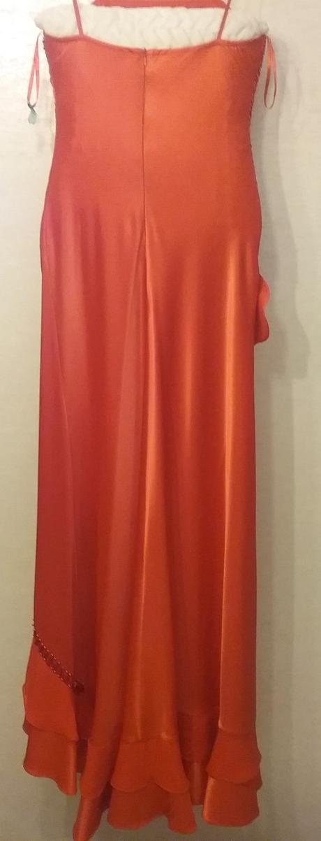 Spolocenske saty, 38