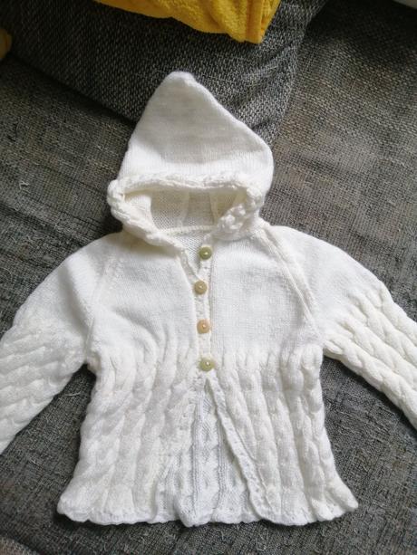 Pletený svetrík s poštovným, 98