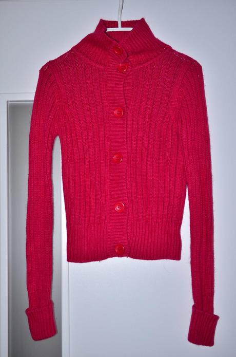 Červený sveter, s