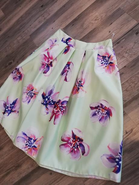 Luxusná midi sukňa, 38