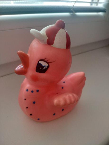 Retro gumená pískacia hračka - kačička,