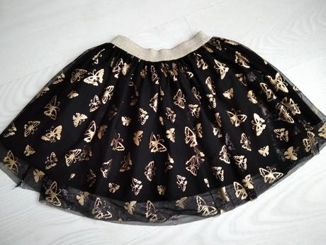 Krásna čierna sukňa so zlatými motylmi, 110