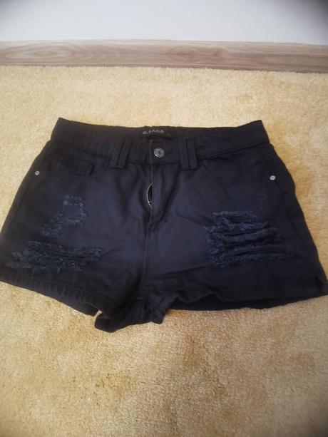 Šortky roztrhané, 28