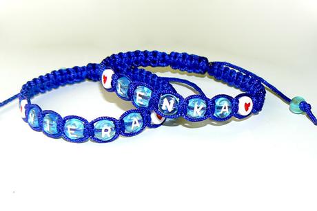 Náramky s  menami  alebo iniciálami, 