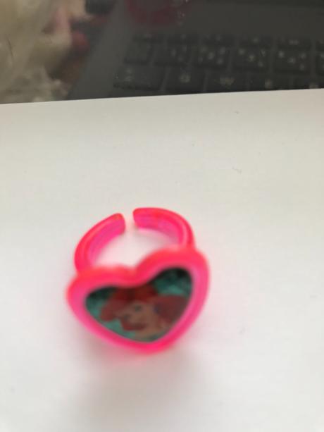 Prsten s obrazkom ariel,