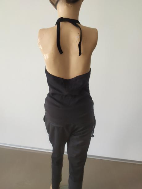 300 tricko uvezovanie okolo krku a na jednom boku, m