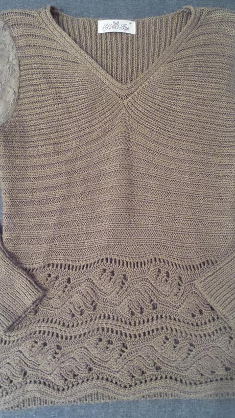 Hnedý svetrík s priesvitnými rukávmi, s