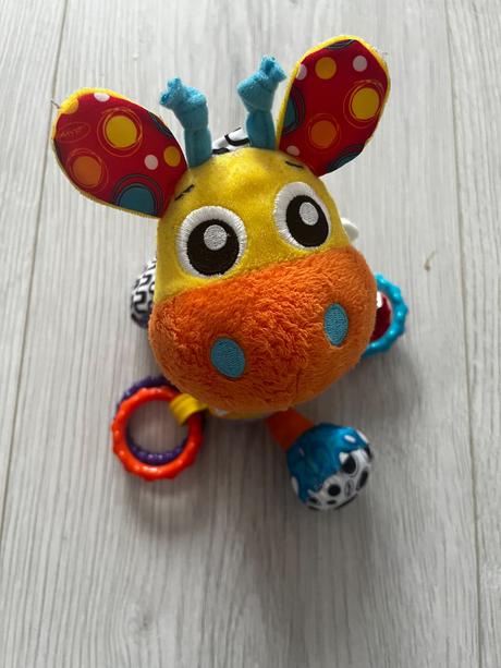 Playgro závesná žirafa s hryzátkami, 