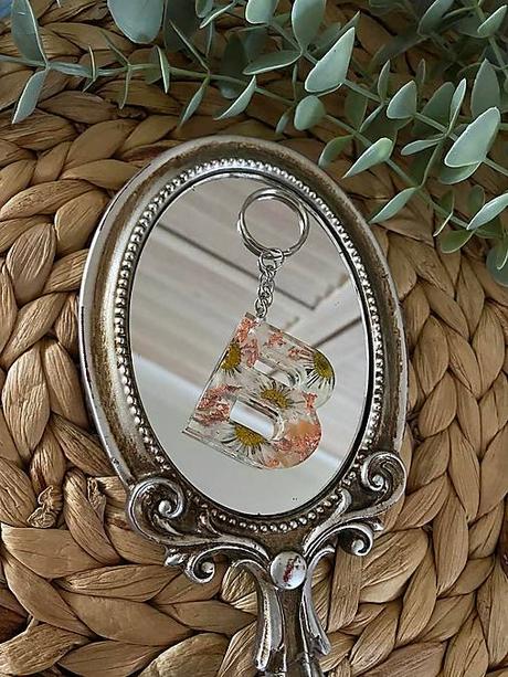 Ručne vyrobené živicové kľúčenky, 