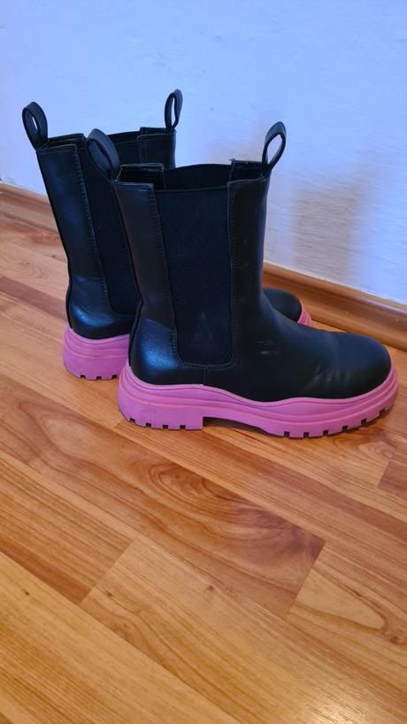 Čižmy s ružovou podrážkou, 33