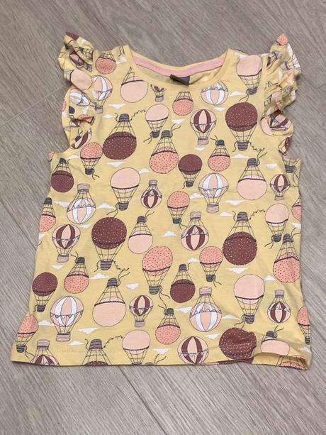 Dievčenské tričko s volánovými rukávmi, 110