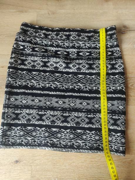 Ciernobiela sukna, camaieu,34