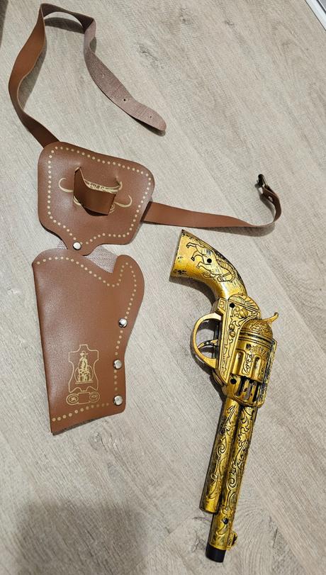 Karnevalová maska kovboj 1x oblečenú,