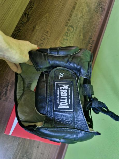 Prilba na zápasy/box mma perditor, 