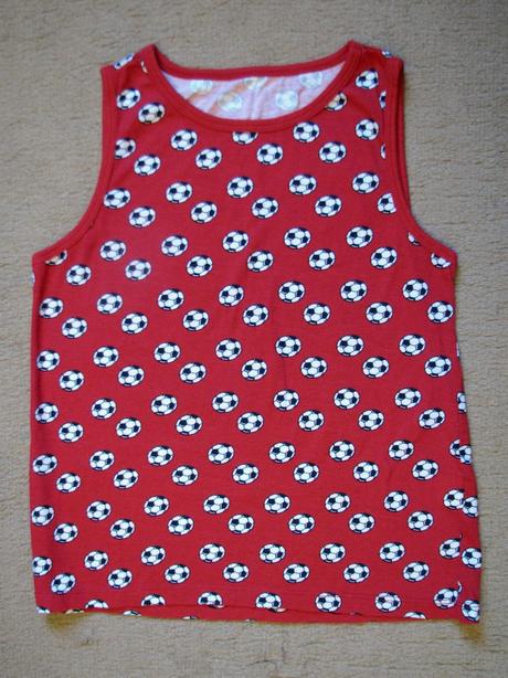 Tielko s futbalovými loptami, 98